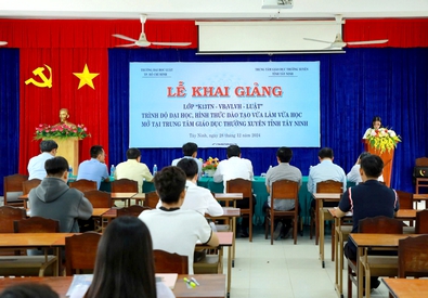 Lễ Khai giảng lớp ĐH Luật khóa 13 văn bằng 1 – Liên kết Trường ĐH Luật TPHCM