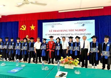 Lễ trao bằng tốt nghiệp đại học Kế toán K2020 và Quản trị kinh doanh K2021 - Trường Đại học Mở TPHCM