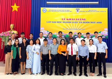 Lễ Khai Giảng Đại Học Luật và Ngôn Ngữ Anh Khóa 2025 - Viện Đào tạo Mở và CNTT, Đại học Huế