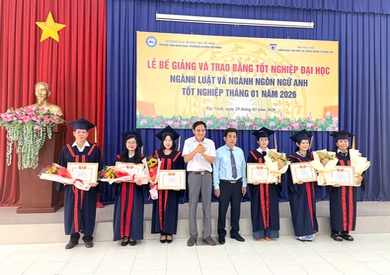 Lễ bế giảng và trao bằng tốt nghiệp đại học – liên kết Viện Đào tạo mở và CNTT – ĐH Huế